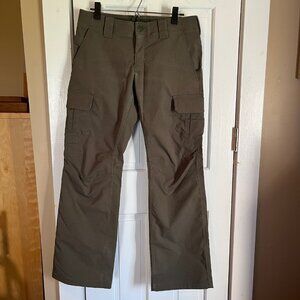 Women's Tactical Under Armour Pants with Cargo Pockets Size 8